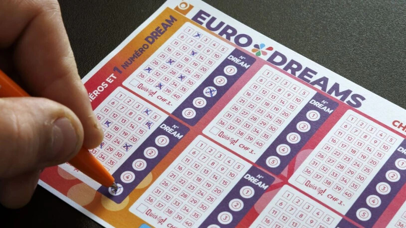Eine Mitspielerin oder ein Mitspieler erhält dank der Eurodreams-Ziehung vom Donnerstag eine monatliche Zahlung von 2222 Franken während fünf Jahren. (Archivbild)