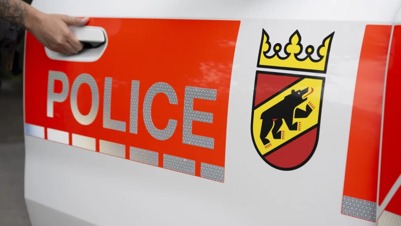 In Attiswil BE sind am Freitag zwei Personen bei einem schweren Verkehrsunfall verstorben. (Symbolbild)