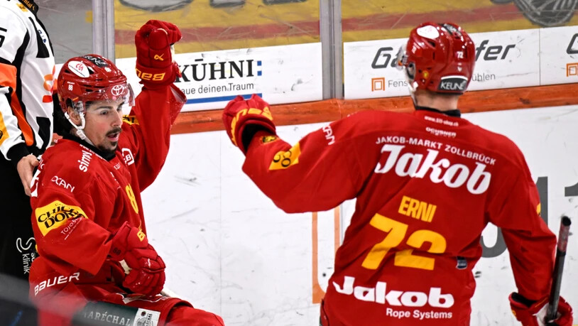 Ein seltenes Doppelpack: Jérôme Bachofner (li.) freut sich mit Samuel Erni über den Sieg gegen Lugano