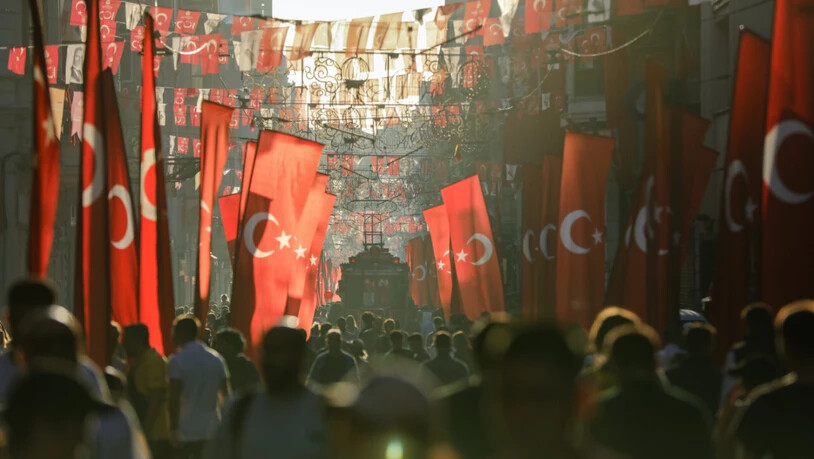 ARCHIV - Die Einkaufsstraße Istiklal in Istanbul. Foto: Ibrahim Oner/Zuma Press/dpa