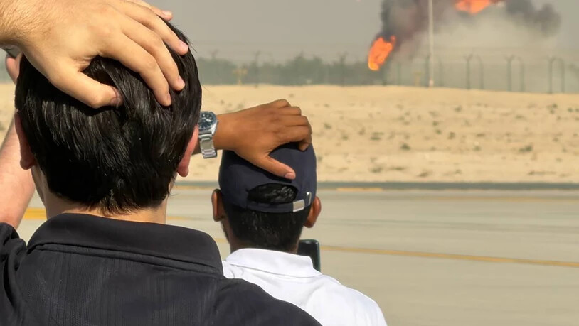 Blick auf die Absturzstelle eines Flugzeugs auf der Dubai Airshow 2025. Foto: Irina Karabut/TASS via ZUMA Press/dpa