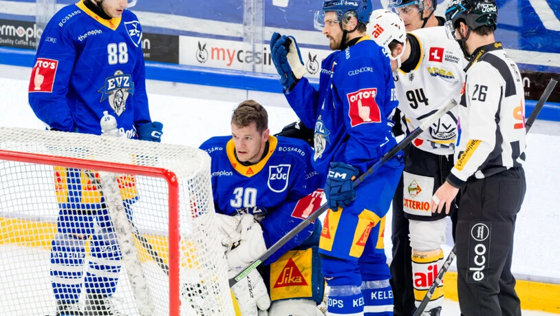 Leonardo Genoni muss nach einem Check von Dario Simion ausgewechselt werden
