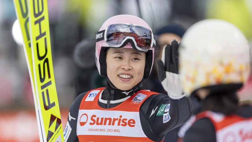Künftig dürften auch die Frauen an allen vier Tournee-Orten abheben. Beim Weltcup in Engelberg ist dies bereits der Fall, wie hier mit Yuka Seto aus Japan