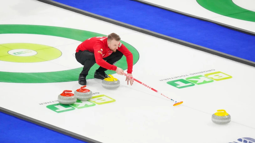 Yannick Schwaller feiert am Dienstag mit seinem Team einen lockeren Sieg