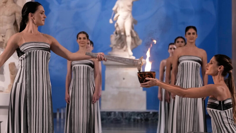 Das Olympische Feuer brennt, die Reise in Richtung Mailand hat begonnen