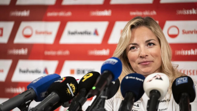 Lara Gut-Behrami - hier bei einem Mediengespräch im Oktober in Dübendorf - lässt nach dem Kreuzbandriss offen, ob sie Ende Saison ihre Karriere wie geplant beenden wird