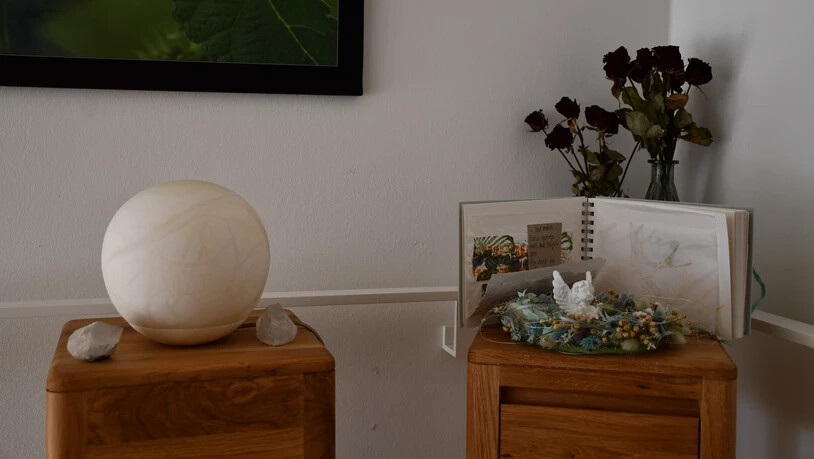 Eine Ecke zum Abschiednehmen: Wenn die Alabasterlampe leuchtet, ist ein kranker Mensch im Hospiz gestorben.