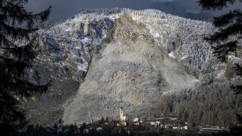Für das Dorf Brienz/Brinzauls bestehen aktuell unmittelbar nicht mehr die Gefahren durch einen Absturz des ehemaligen "Plateau Ost" und durch die "Schutthalde oben". (Archivbild)