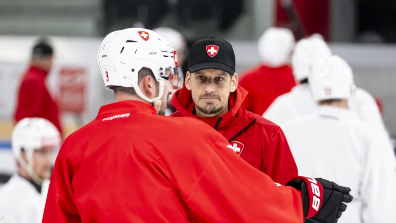 Nationaltrainer Patrick Fischer im Gespräch mit Damien Riat