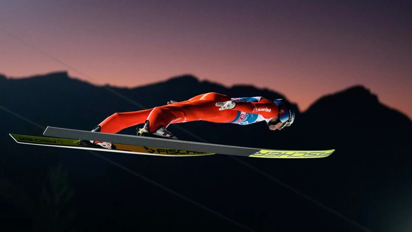 Die extreme Vorlage zahlt sich aus: Gregor Deschwanden findet im Nachthimmel von Oberstdorf das Luftpolster, das ihn nach unten trägt