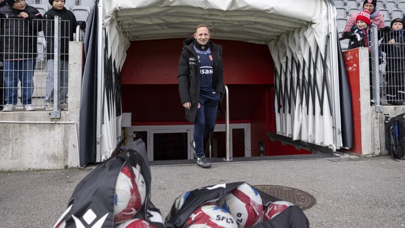 Der FC Thun mit Trainer Mauro Lustrinelli nahm den Trainingsbetrieb am 2. Januar wieder auf