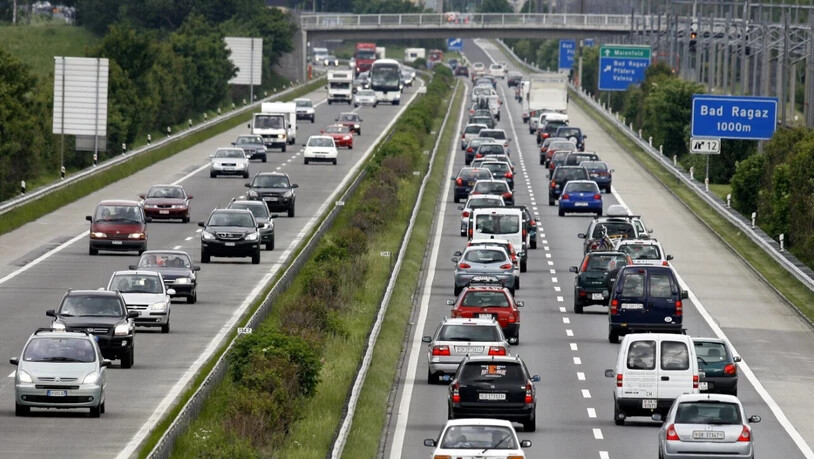 Dieses Teilstück der Autobahn A13 ist laut Bundesamt für Strassen im Februar staugefährdet: Die Strecke zwischen Sargans und Thusis (hier bei Bad Ragaz; Archivbild).