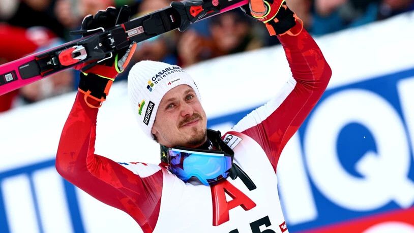 Manuel Feller feiert beim Slalom in Kitzbühel einen Heimsieg