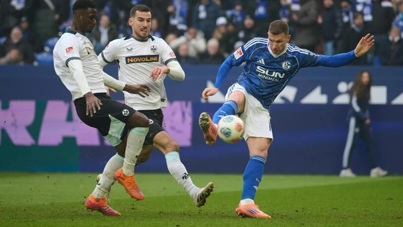 Edin Dzeko zeigt bei seinem Einstand für Schalke, dass er das Toreschiessen nicht verlernt hat