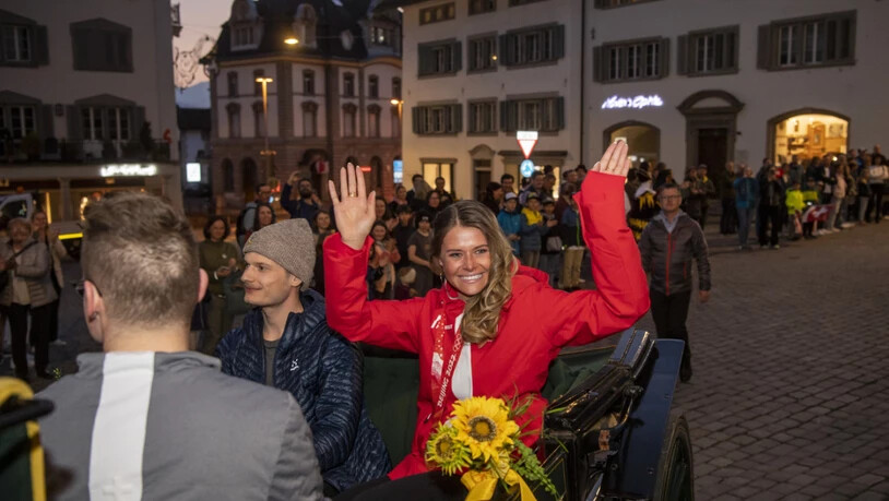 Grosse Feier in Schwyz: Corinne Suter gewann 2022 in China die Abfahrt - und wurde gerade noch rechtzeitig fit, um es erneut zu versuchen