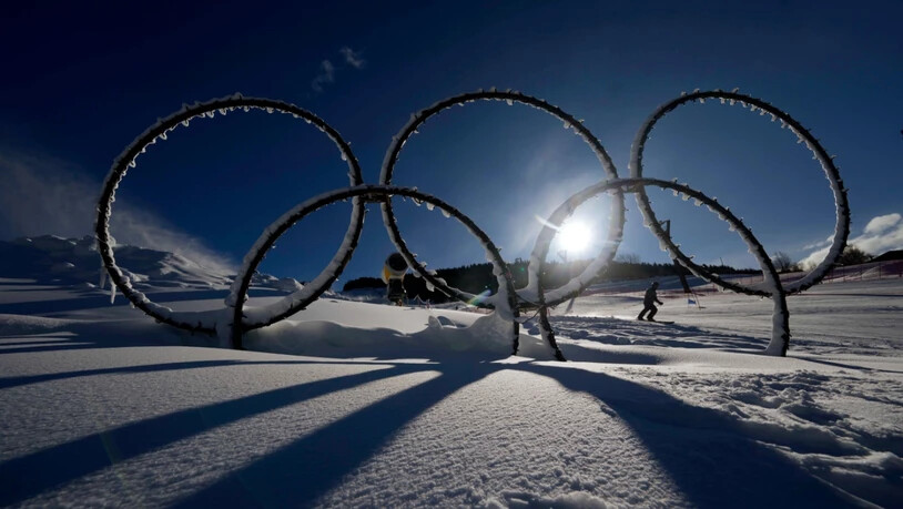 Die Olympischen Ringe im Stelvio Ski Center in Bormio, wo neben den alpinen Männer-Skirennen erstmals an Winterspielen auch die Skitourenrennen stattfinden