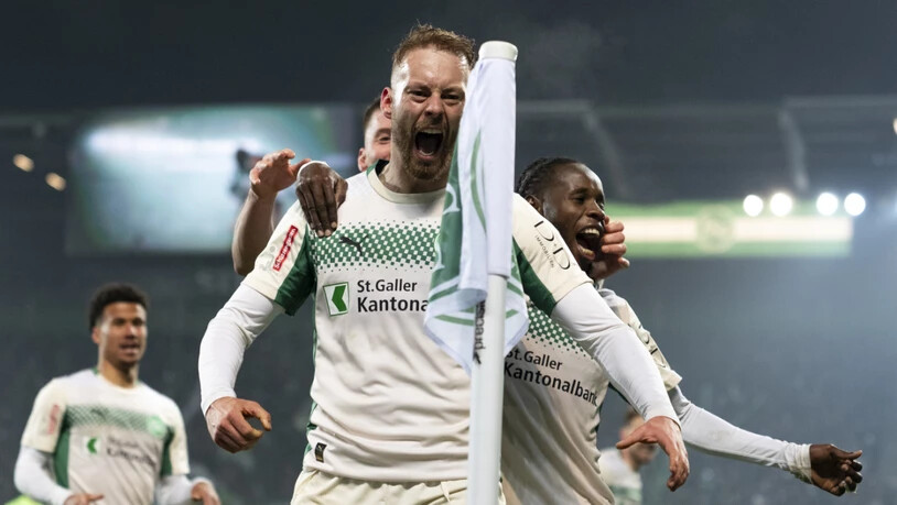 Matchwinner Carlo Boukhalfa jubelt über den 2:1-Treffer
