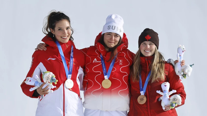 Olympiasiegerin Mathilde Gremaud teilt mit Eileen Gu (Silber) und Megan Oldham (Bronze) das Podest