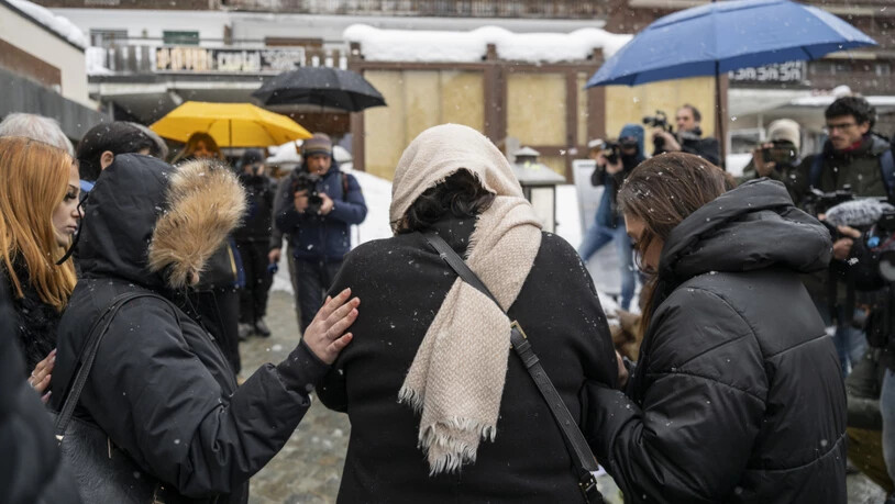 Die Gedenkfeier in Crans-Montana vereinte Angehörige der Opfer der Brandkatastrophe.