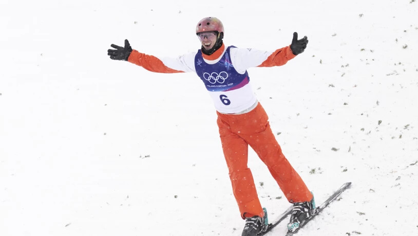 Noé Roth jubelt - mit einem perfekten Sprung gewann er in Livigno Olympia-Silber
