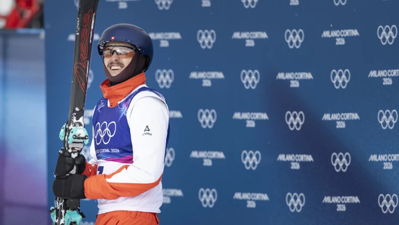 Noé Roth wartet im Zielraum auf die Note nach seinem letzten Sprung, der ihm Silber einbringen sollte