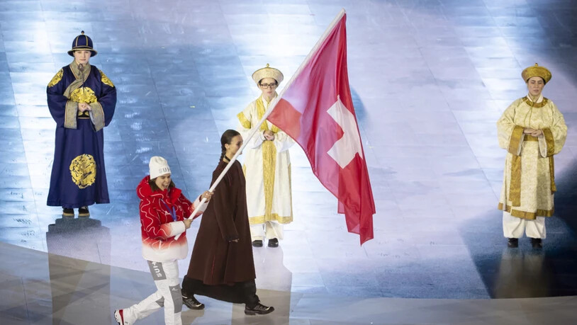 Alina Müller durfte die Schweizer Fahne tragen