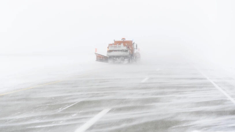 Ab Sonntag ging nichts mehr im Luftverkehr über der US-amerikanischen Ostküste: Flugpisten vereist, Sicht gegen Null wegen der starken Schneestürme - oder Blizzards wie sie dort heissen. (Archivbild)