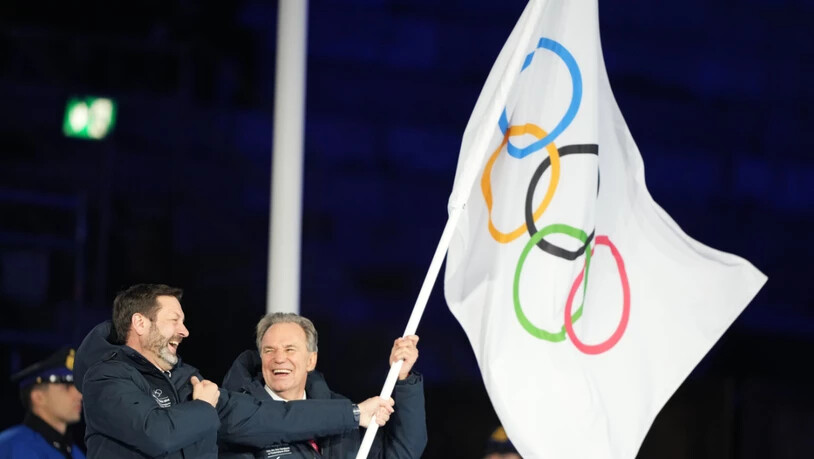 Nach den Spielen 2026 in Mailand-Cortina ist vor denen in Frankreich 2030, das an der Schlussfeier in Verona die Olympische Flagge überreicht erhielt