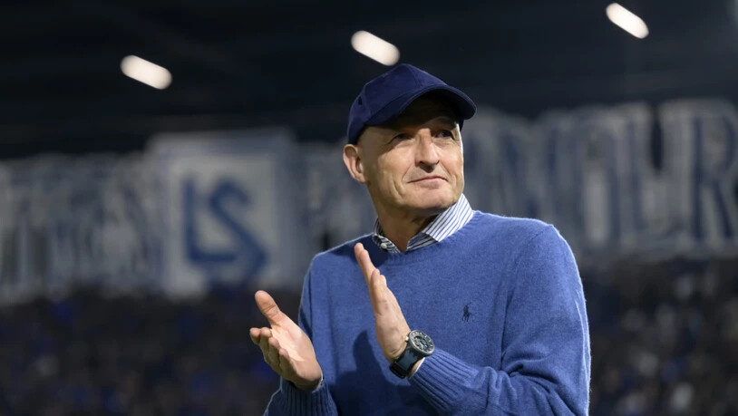 Trauriger Applaus: Lausannes Trainer Peter Zeidler ist enttäuscht über das bittere Ausscheiden aus der Conference League