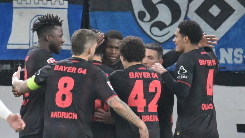 Christian Kofane (Mitte) schoss Leverkusen zum Sieg