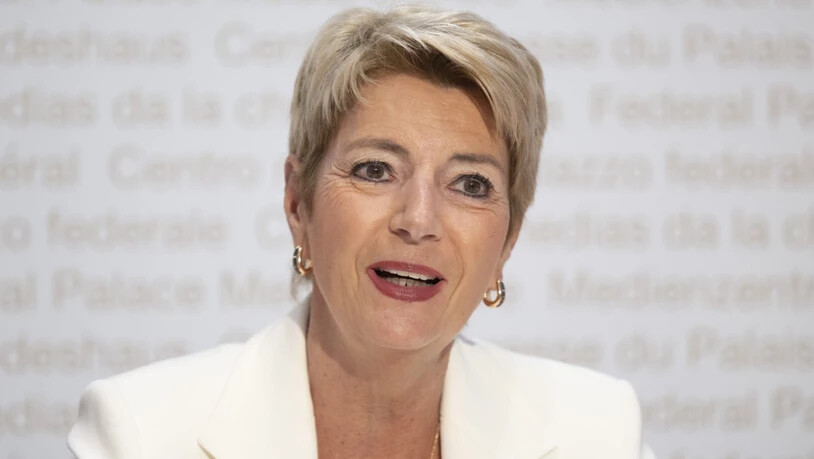 Spätestens ab 2032 sollen Verheiratete in der Schweiz einzeln und nicht mehr gemeinsam besteuert werden. Das sagte Finanzministerin Karin Keller-Sutter nach der Abstimmung über die Individualbesteuerung vor den Medien.