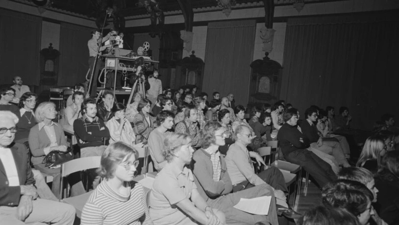 Die Jugendfilmtage in ihren Anfangszeiten. Während der Anlass Ende der 70er-Jahre noch um die 80 Menschen anzog, sind es in den letzten Jahren um die 3000.
