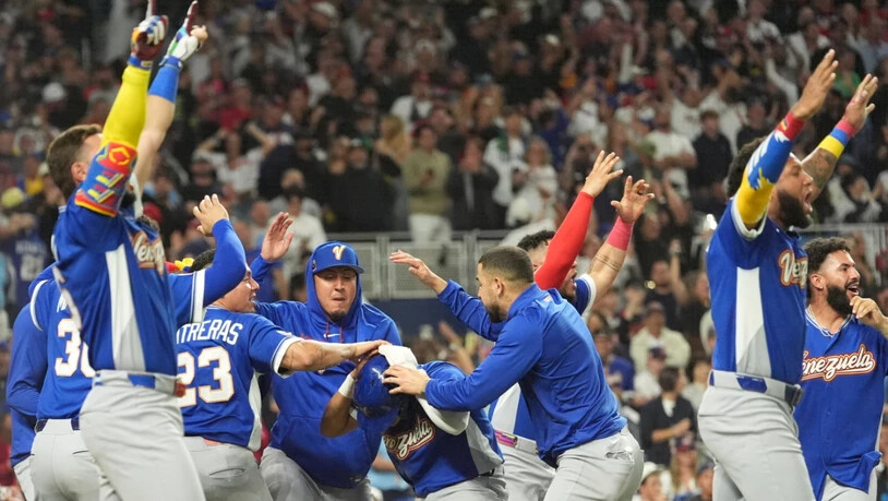 Venezuelas Baseball-Team jubelt über den Finalsieg gegen die USA