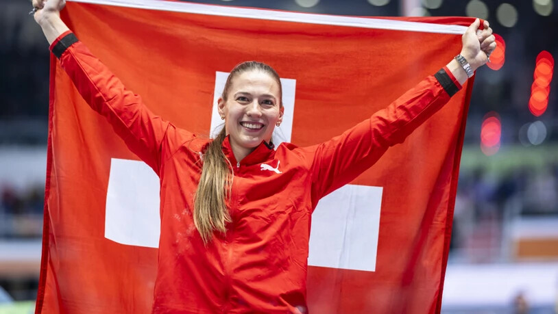 Stabhochspringerin Angelica Moser freut sich an der Hallen-WM in Torun über Bronze