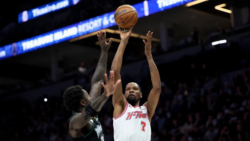 Trotz je 30 Punkten von Kevin Durant (7) und Alperen Sengün müssen sich die Rockets knapp geschlagen geben