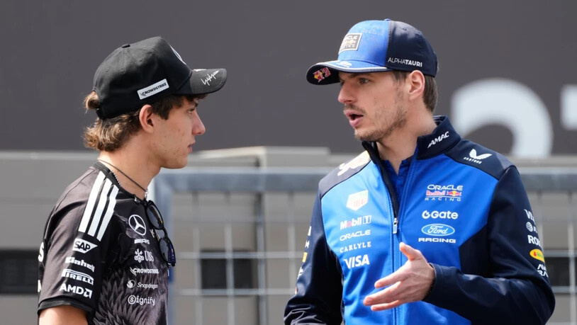 Kimi Antonelli (links) überflügelt im Moment Max Verstappen - den zuvor erfolgreichsten Teenager der Formel-1-Geschichte