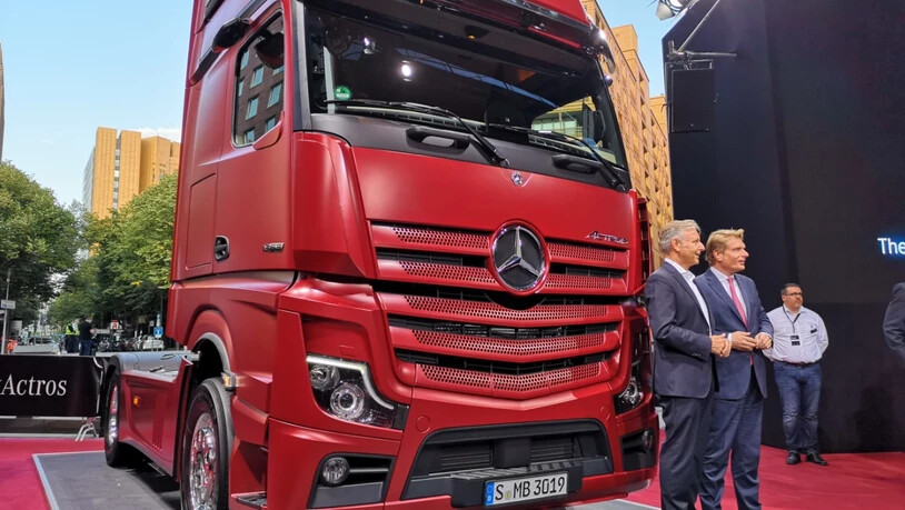 Der schwächelnde Markt in den USA und weniger verkaufte Busse haben bei Daimler Truck für einen erneuten Absatzrückgang von 9 Prozent im ersten Quartal gesorgt. (Archivbild)