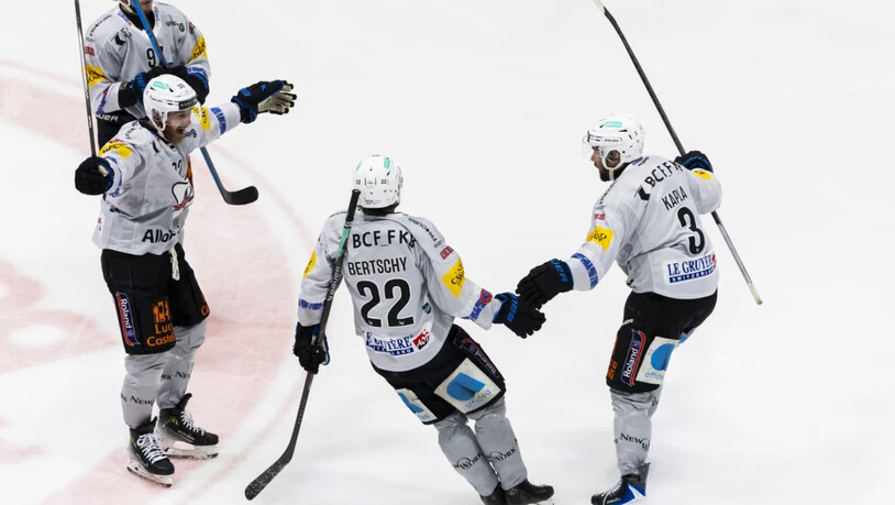 Fribourg-Gottéron in Genf mit dem Siegestänzchen: Der überragende Christoph Bertschy (Nummer 22) ebnete den Weg