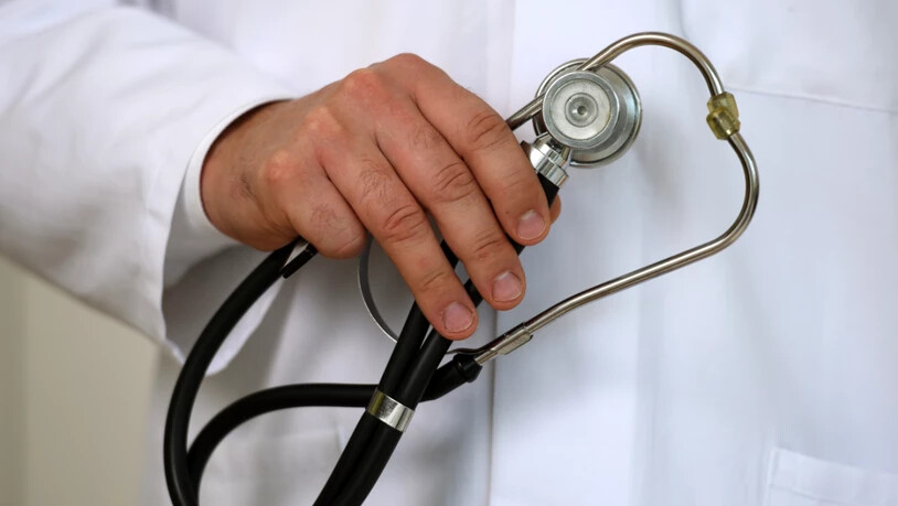 Die Schweiz steuert gemäss FMH auf einen Mangel an Ärztinnen und Ärzte zu. (Symbolbild)