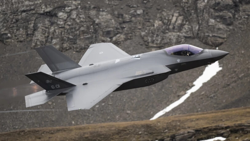 Ein italienischer F-35-Kampfjet am Axalp-Fliegerschiessen im Berner Oberland. Starten die neuen Kampfjets regelmässig in der Schweiz, braucht es zusätzliche Lärmschutzmassnahmen. (Archivbild)