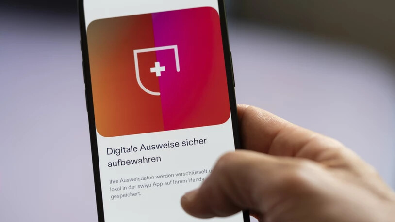 Die Public Beta der Wallet-App swiyu zeigt auf einem Smartphone die Beta-Version einer E-ID. (Archivbild)