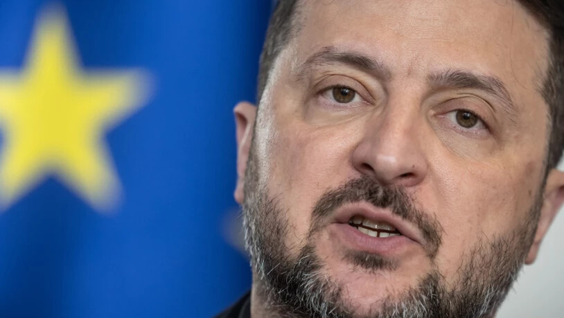 ARCHIV - Wolodymyr Selenskyj, Präsident der Ukraine, spricht bei einer Pressekonferenz. Foto: Michael Kappeler/dpa/Archivbild