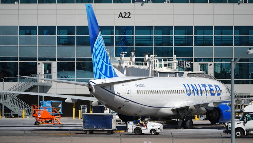 United Airlines stellte sich auf einen Höhenflug in diesem Jahr ein. Doch der Iran-Krieg bremst mit hohen Treibstoff-Preisen die Entwicklung. (Archivbild)