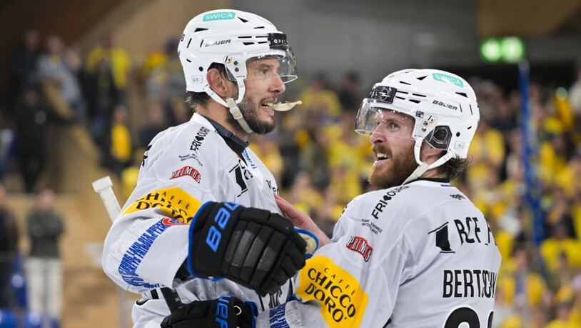 Gottérons Captain Julien Sprunger (links) entscheidet das dritte Finalspiel mit seinem Tor in der zweiten Verlängerung