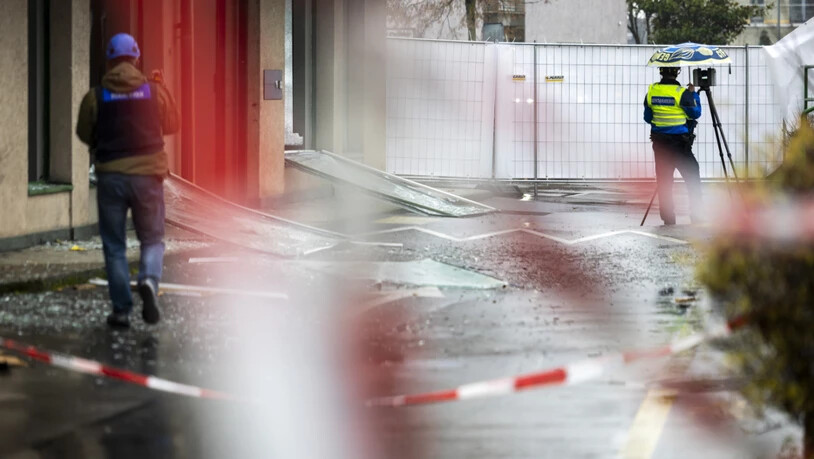 Die mutmasslich Verantwortlichen für diesen Bancomaten-Angriff in Gland VD Anfang Dezember 2025 sind in den Niederlanden festgenommen worden. (Archivbild)