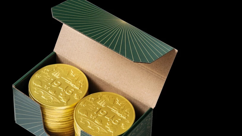 Seit 80 Jahren verkaufen Schulklassen den Schoggitaler. Zu diesem Geburtstag erhalten die Schokoladenmünzen eine neue Prägung.