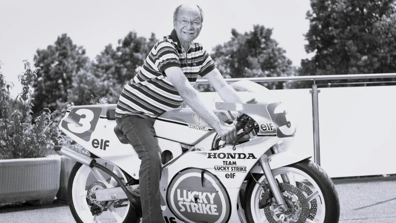 Der frühere Schweizer Motorradrennfahrer Jacques Cornu im 2019 auf seiner Honda-Maschine, mit der er 1989 seinen letzten Grand Prix gewann