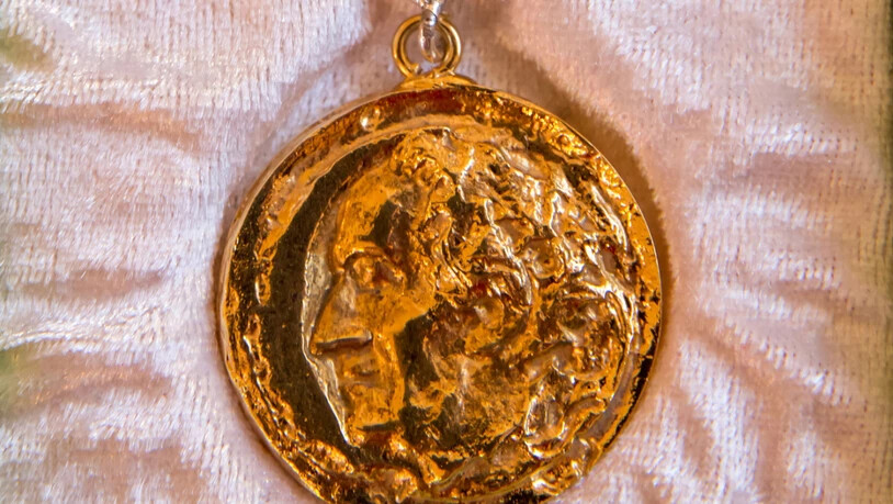 ARCHIV - Eine Goethe-Medaille. Foto: arifoto UG/dpa-Zentralbild/dpa/Archivbild