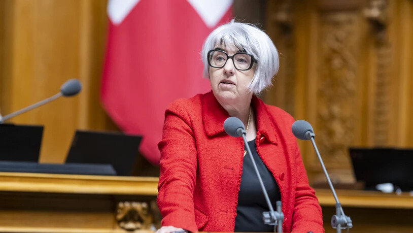 Gesundheitsministerin Elisabeth Baume-Schneider hatte beim neuen Pflege-Gesetz im Nationalrat einen schweren Stand. Die grosse Kammer strich mehrere Massnahmen für bessere Arbeitsbedingungen aus der Vorlage.