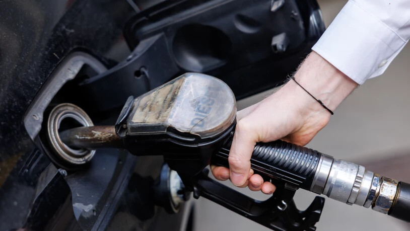 Die Spritpreise klettern wegen des Iran-Kriegs in die Höhe. (Archivbild)